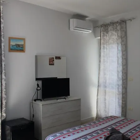 Alessandro Quarto em Acomodações Particulares *